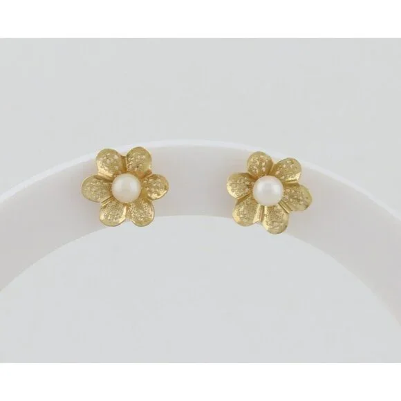 14k Yellow Gold Freshwater Seed Pearl Flower Earrings Stud Post 3/8" - Picture 1 of 7